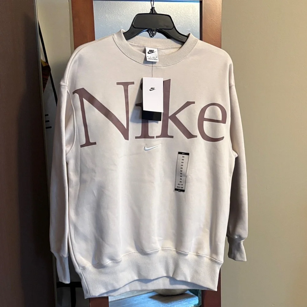 NWT Nike Women’s Crewneck Size XS - Picture 8 of 8